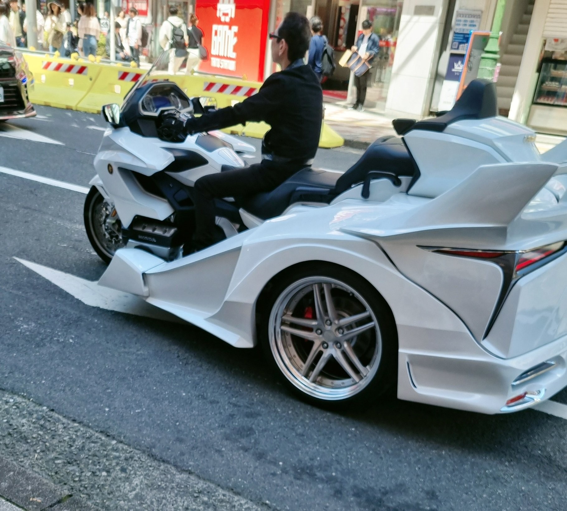 일본가면 볼수있는 기묘하게 간지나는 오토바이
